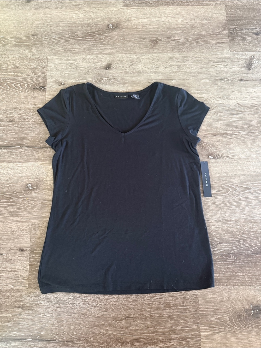 NWT Tahari Black V Neck Cap Sleeve Tee Women’s Medium